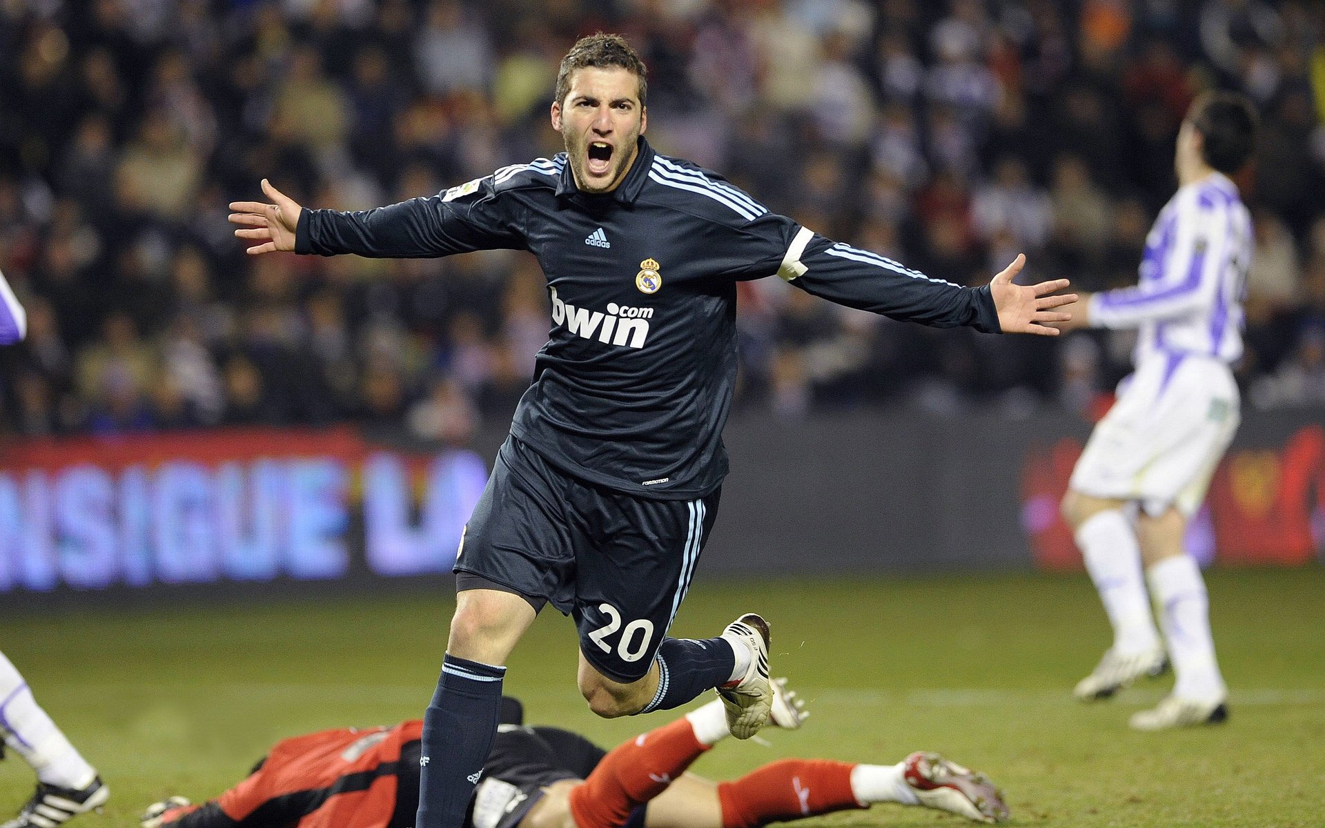 澳队接力夺冠 细节胜出，澳冠决赛