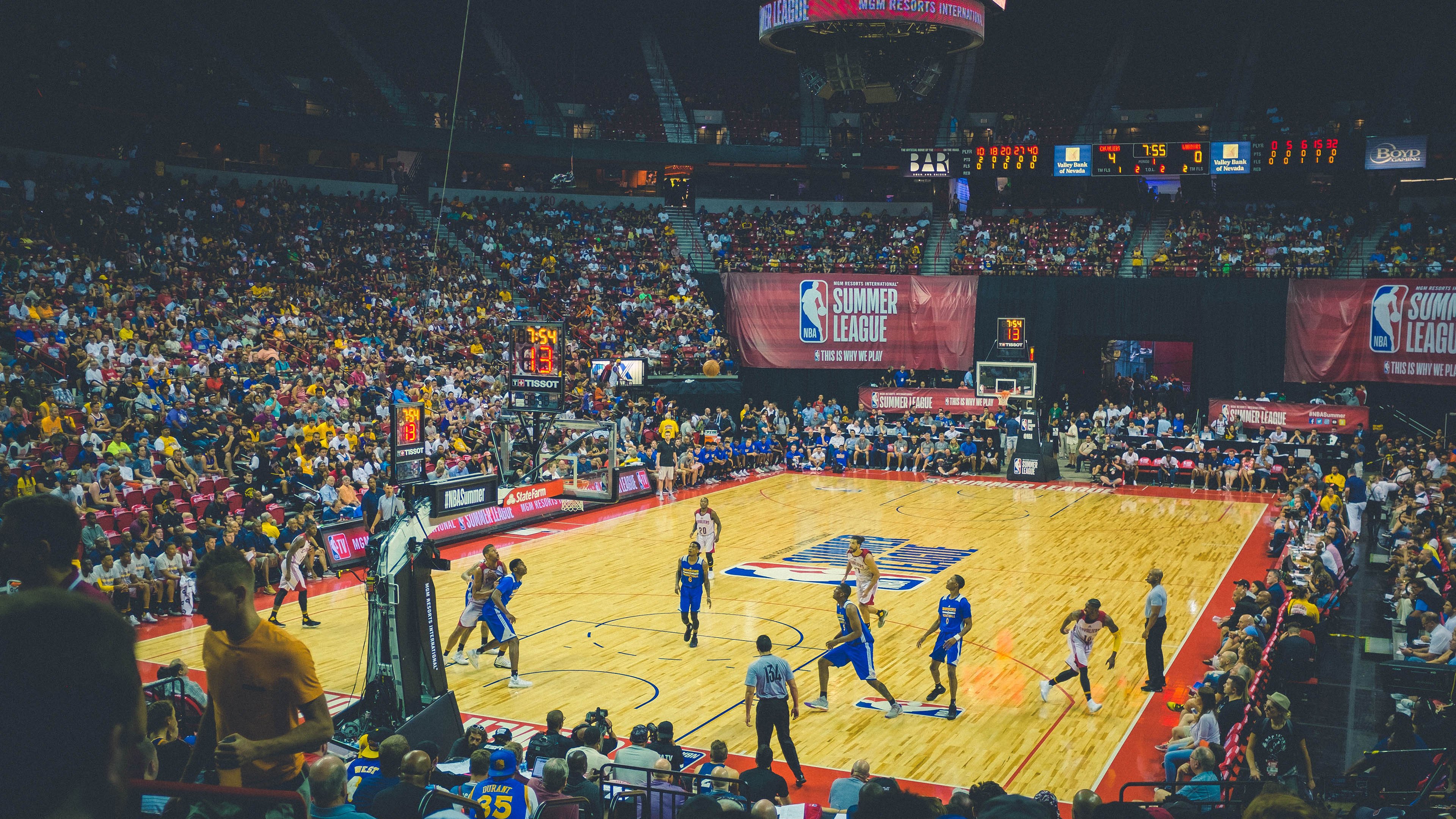 呼吸节奏稳定，技术动作连贯性佳，动作和呼吸节奏如何配合