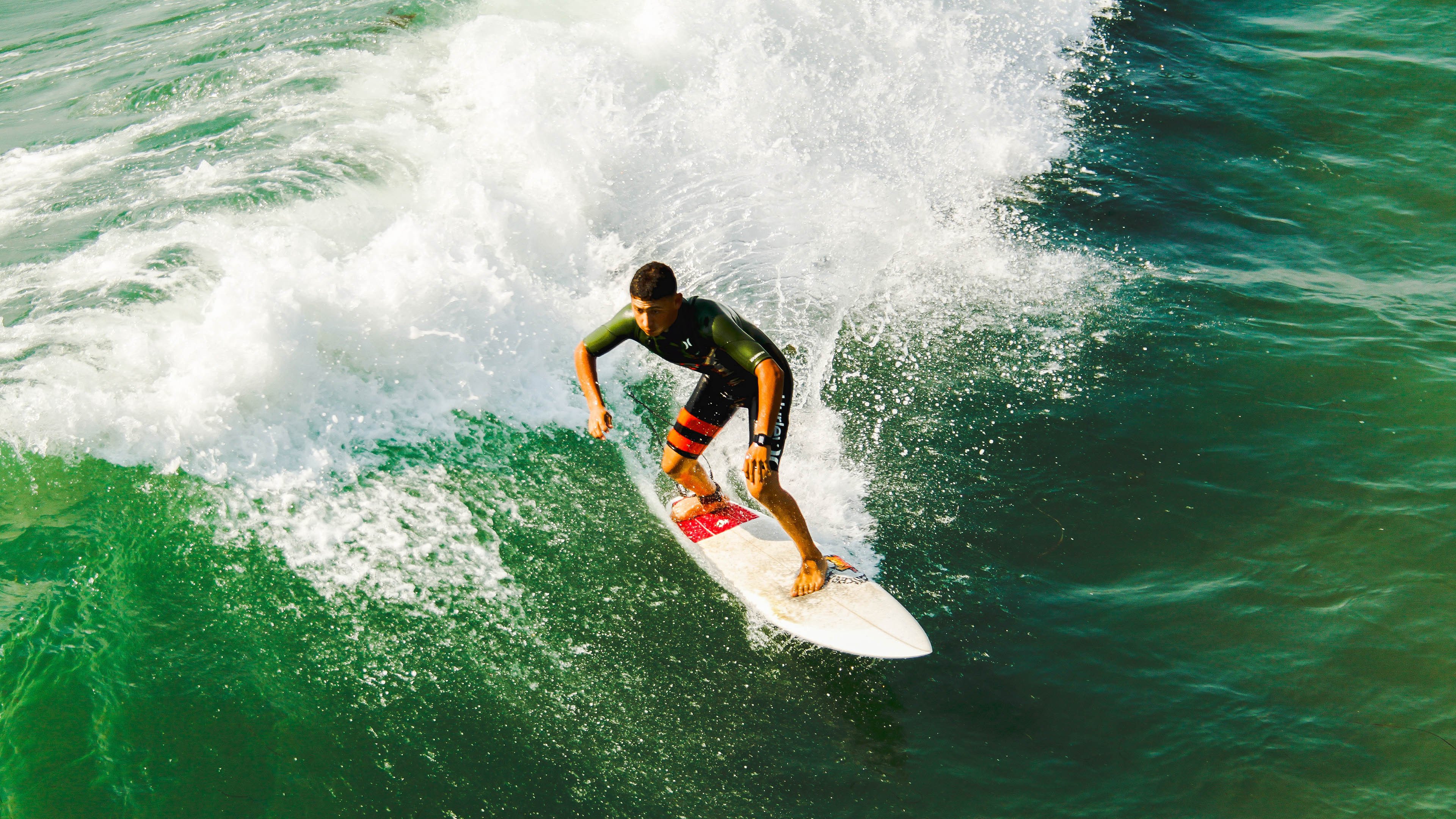 自由泳接力荷兰女队冲进前三，女子4×200自由泳接力视频
